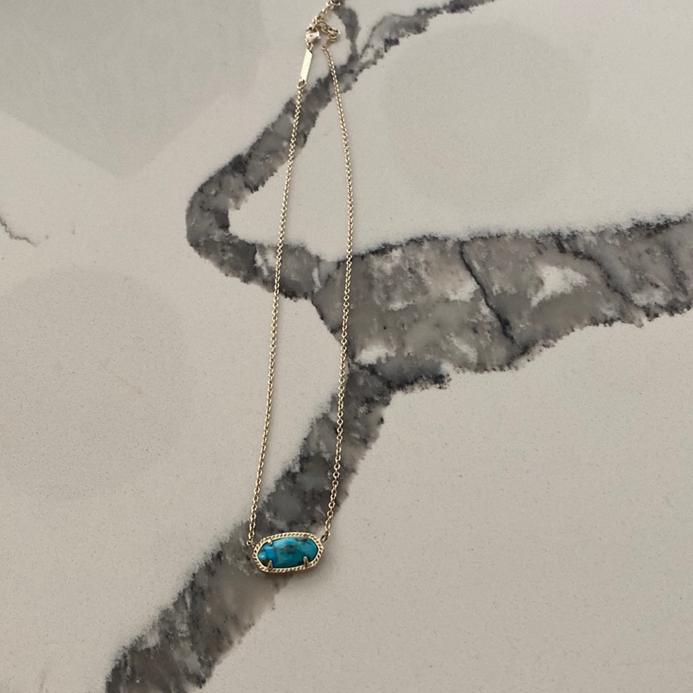 Kendra Scott necklace